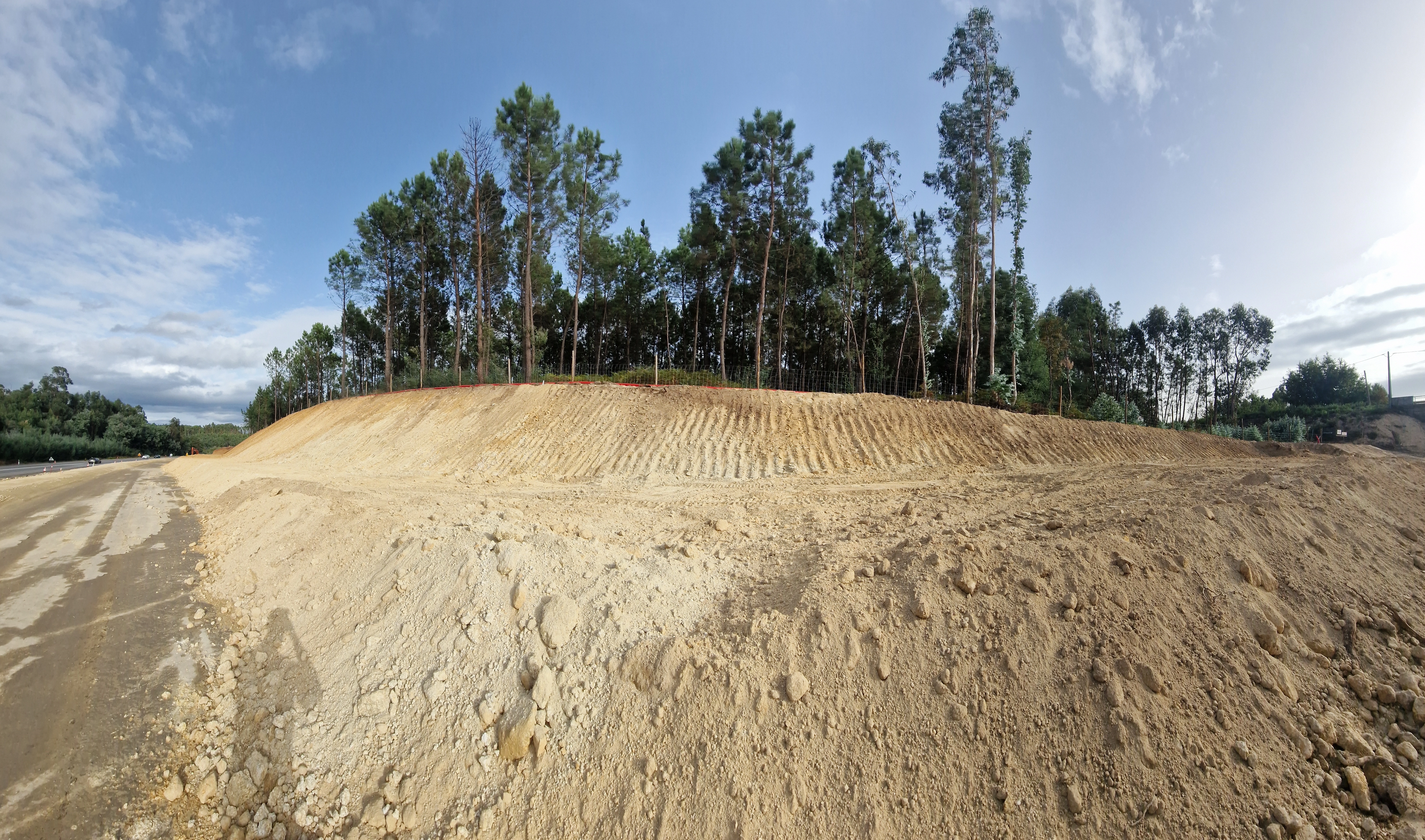 Talude feito pela empresa F. Ribeiro e Ferreira em Viseu